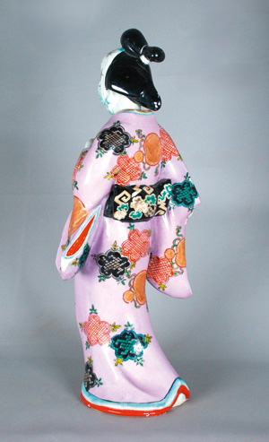 Los 628 - Kakiemon Figur - Kakiemon Figur einer Schreitenden Geisha mit Fächer.  - 1 - thumb