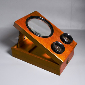 Los 3400 - Graphoskop - Stereo-Bildbetrachter. Furnierter, aufklappbarer Holzkasten - 1 - thumb